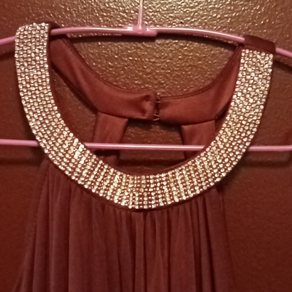 Women's dress - Picture 2 of 3
